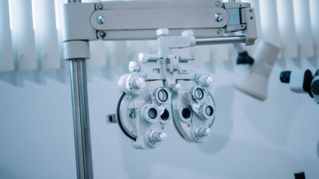 Проверка зрения у офтальмолога в Москве